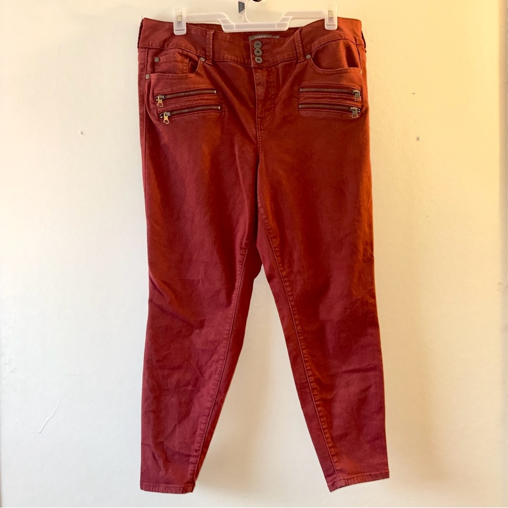 Burgundy zippered skinny jeans